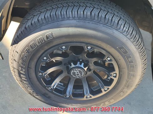 Used 2017 Toyota Tacoma TRD Sport image 9