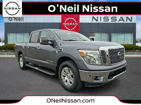Used 2017 Nissan Titan SV image 1