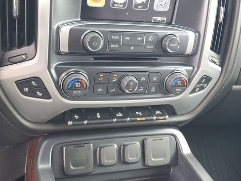 Used 2018 GMC Sierra 1500 SLT w/ Enhanced Driver Alert Package image 18