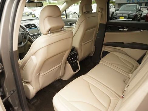 Used 2016 Lincoln MKX Reserve w/ Technology Package FWD image 12