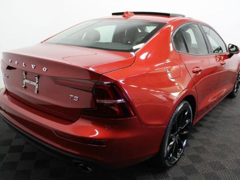 Used 2021 Volvo S60 T5 Momentum FWD image 6