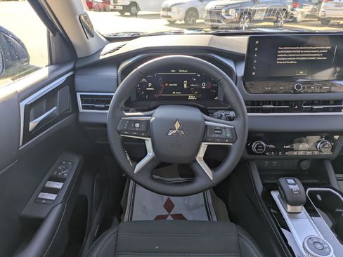 New 2026 Mitsubishi Outlander SE FWD image 18