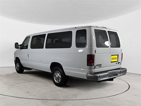 Used 2010 Ford E-350 and Econoline 350 XLT image 3