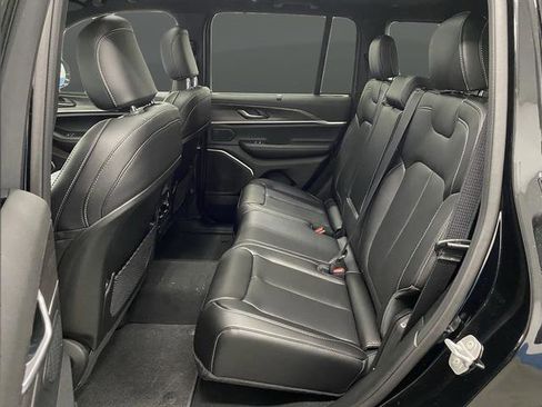 New 2025 Jeep Grand Cherokee Limited w/ Luxury Tech Group II AWD/4WD image 33