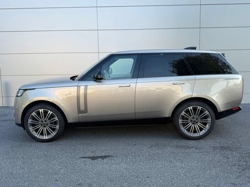 Used 2025 Land Rover Range Rover SE AWD/4WD image 2