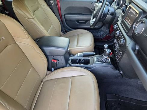 Used 2021 Jeep Wrangler Unlimited Sahara w/ Cold Weather Group AWD/4WD image 12