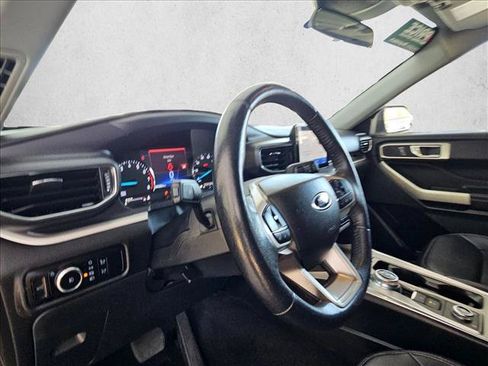 Used 2023 Ford Explorer XLT w/ Equipment Group 202A AWD/4WD image 9