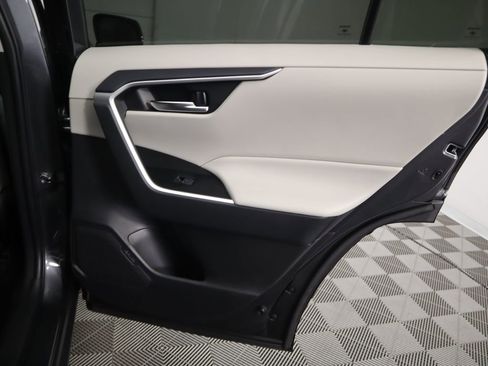 Used 2025 Toyota RAV4 XLE image 27