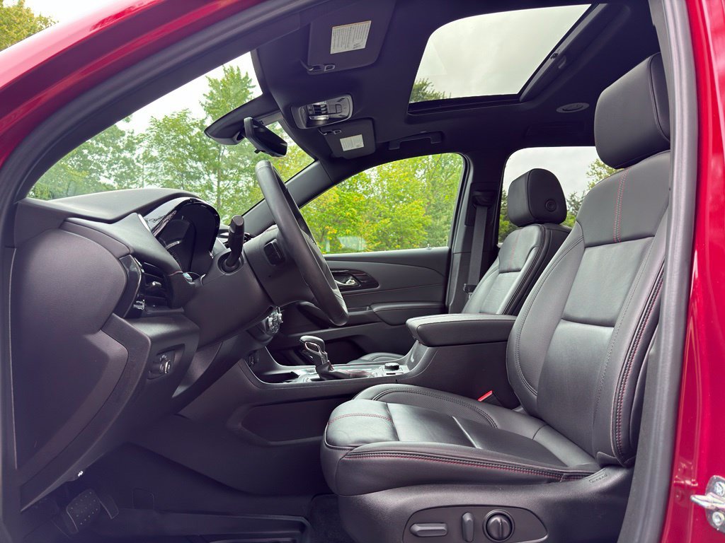 Used 2023 Chevrolet Traverse RS w/ LPO, Floor Liner Package AWD/4WD image 2