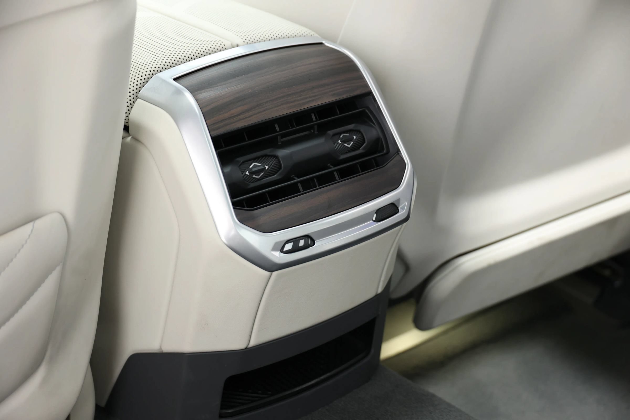 Used 2023 BMW i7 xDrive60 AWD/4WD image 60
