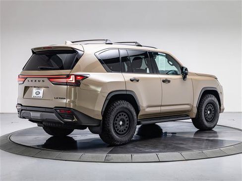 Used 2025 Lexus LX 700h Overtrail w/ Accessory Package (Z1) AWD/4WD image 4