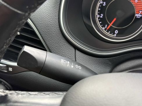 Used 2020 Jeep Cherokee Limited image 41