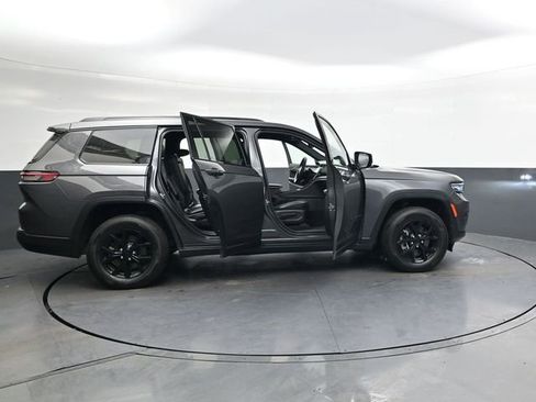 Used 2024 Jeep Grand Cherokee L Laredo image 35