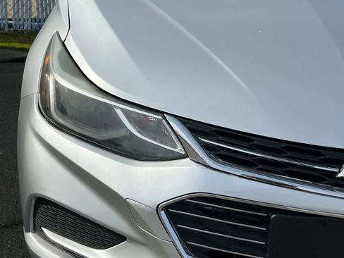 Used 2018 Chevrolet Cruze LT w/ RS Package image 8