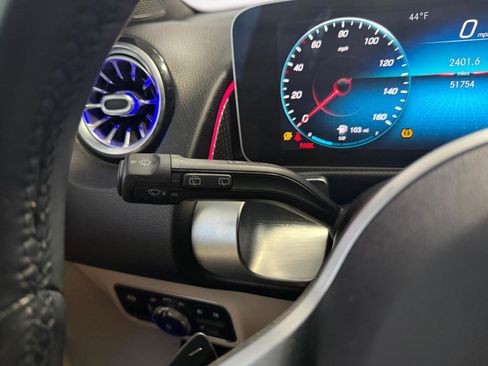 Used 2021 Mercedes-Benz GLB 250 4MATIC w/ Premium Package image 37