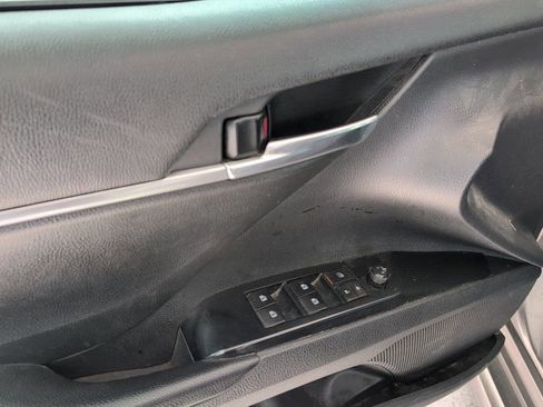 Used 2020 Toyota Camry SE w/ Convenience Package FWD image 6