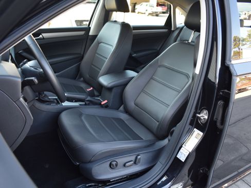 Used 2021 Volkswagen Passat 2.0T SE image 25