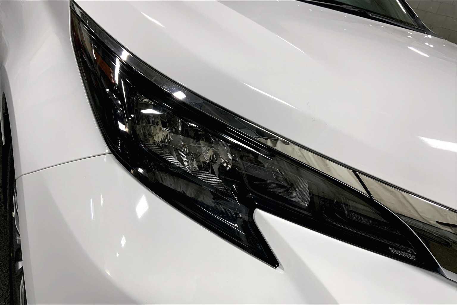 Used 2025 Toyota Sienna LE AWD/4WD image 13