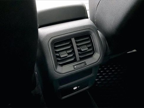 Used 2022 Volkswagen Taos SEL image 10