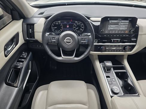 Used 2023 Nissan Pathfinder SL AWD/4WD image 13