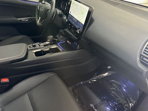 Used 2025 Lexus NX 350h AWD w/ Premium Package image 17