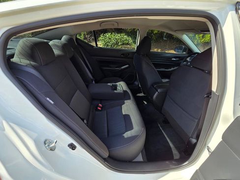 Used 2024 Nissan Altima 2.5 SV AWD/4WD image 16