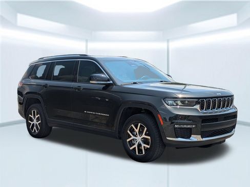 Used 2023 Jeep Grand Cherokee L Limited w/ Luxury Tech Group II RWD image 7