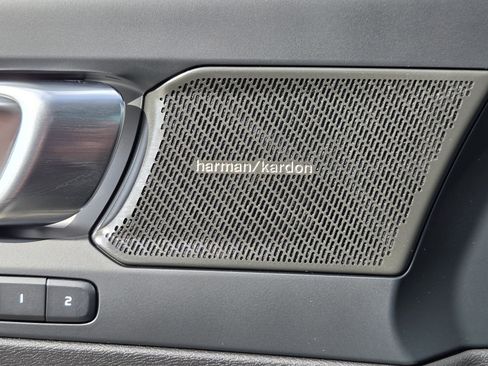 New 2026 Volvo XC40 B5 Ultra w/ Protection Package Premier image 27