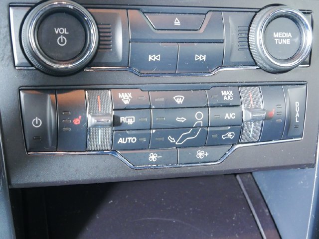 Certified 2018 Ford Explorer XLT w/ Equipment Group 202A FWD image 30