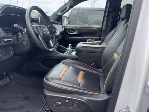 Used 2024 GMC Yukon AT4 w/ Technology Package AWD/4WD image 7