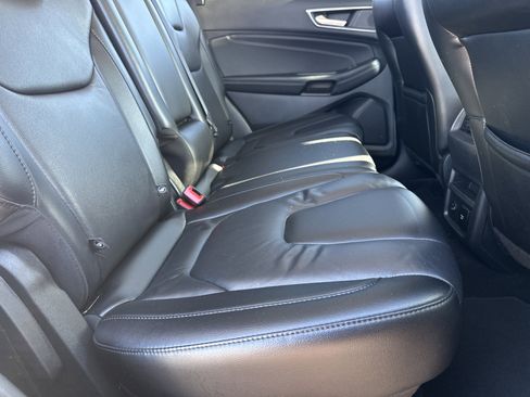 Used 2022 Ford Edge Titanium image 16
