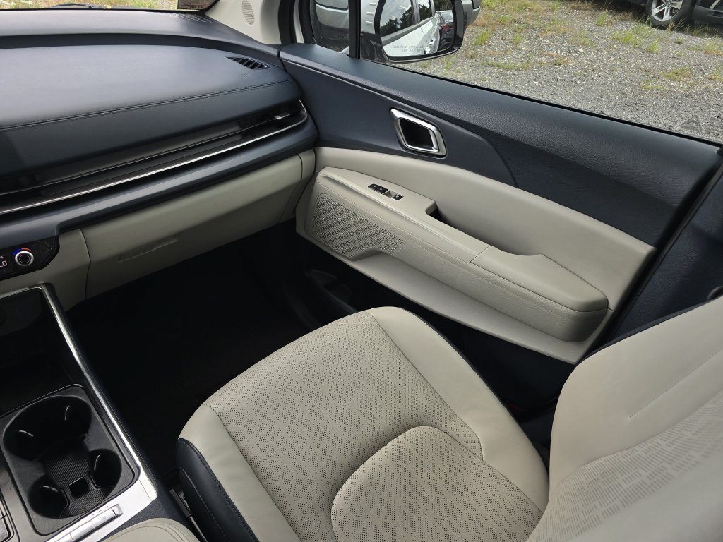 Certified 2025 Kia Carnival EX FWD image 24