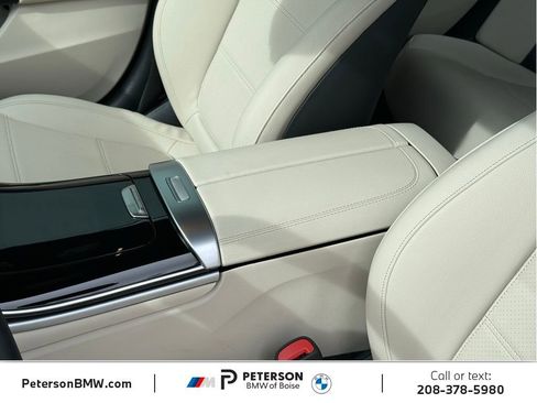 Used 2025 Mercedes-Benz C 300 4MATIC Sedan image 17