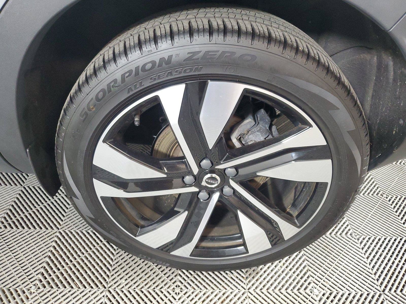 Certified 2024 Volvo XC40 B5 Plus w/ Climate Package AWD/4WD image 11