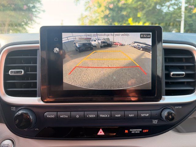 Used 2023 Hyundai Venue Limited FWD image 18