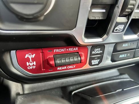 Used 2025 Jeep Wrangler Unlimited Rubicon image 34