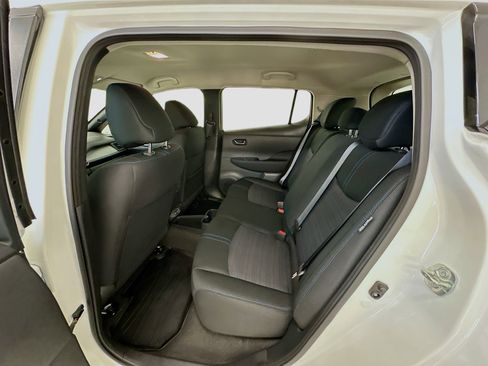 Used 2025 Nissan Leaf S image 28