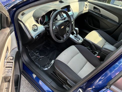 Used 2013 Chevrolet Cruze LS FWD image 15