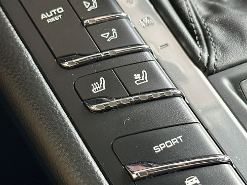 Used 2020 Porsche Macan S image 21