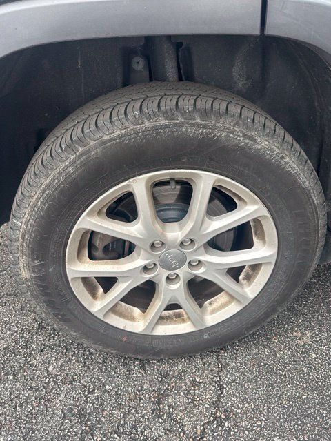 Used 2016 Jeep Cherokee Latitude w/ Comfort/Convenience Group AWD/4WD image 33