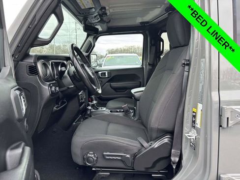 Used 2023 Jeep Gladiator Sport image 3