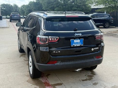 Used 2018 Jeep Compass Latitude AWD/4WD image 3