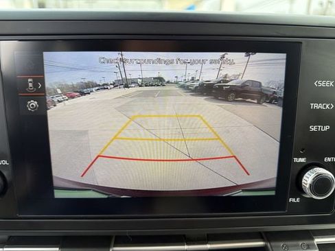 Used 2024 Kia Carnival LX image 19