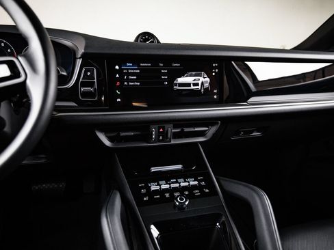 Certified 2026 Porsche Cayenne Coupe AWD/4WD image 19