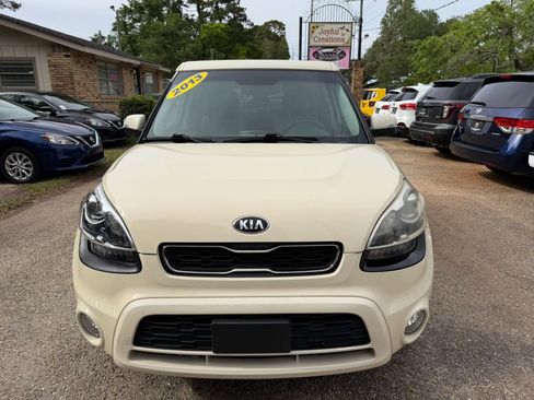 Used 2013 Kia Soul ! w/ Premium Pkg image 2