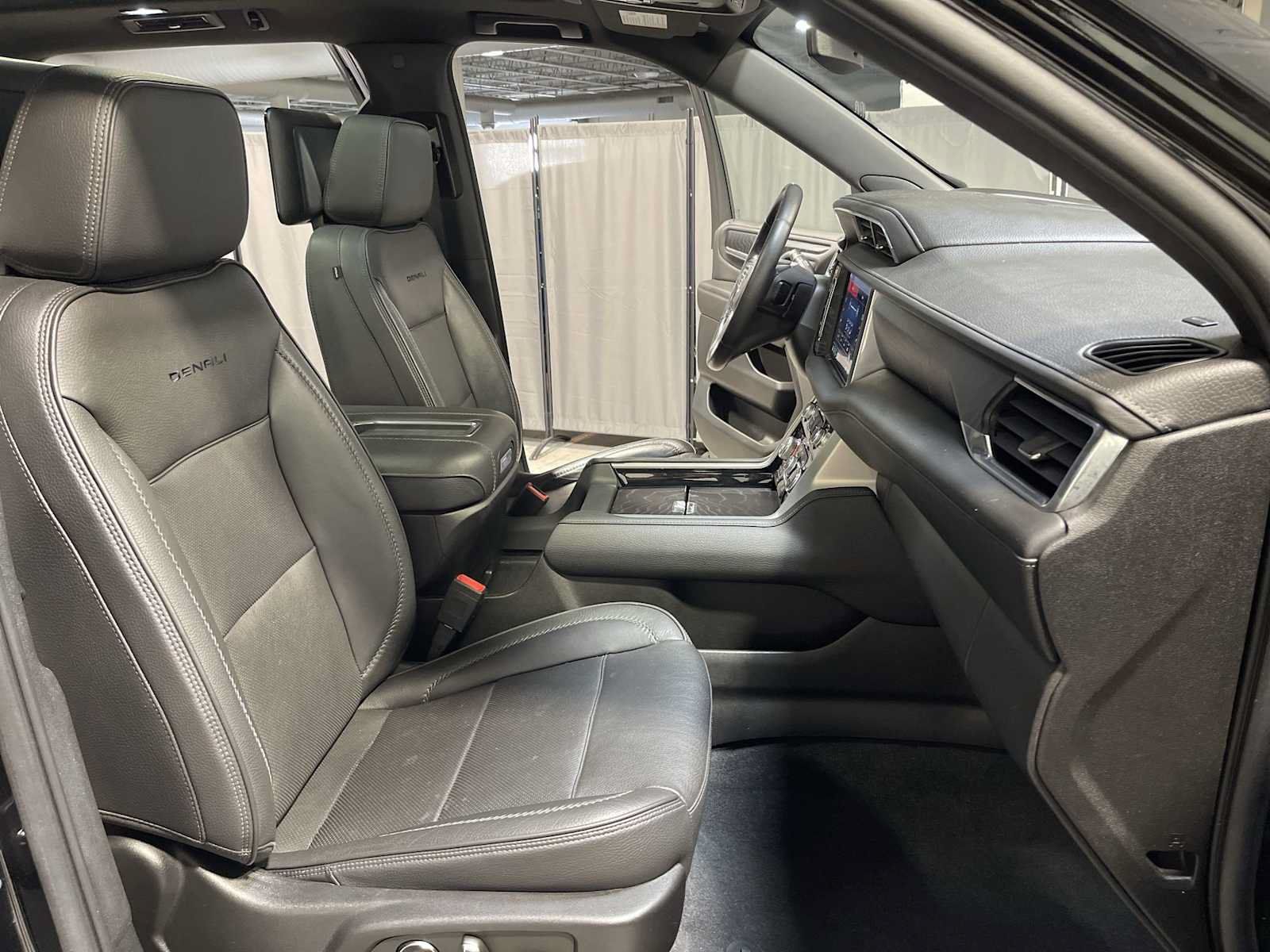 Used 2021 GMC Yukon Denali AWD/4WD image 14