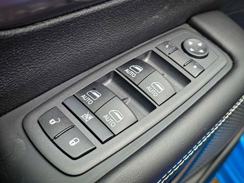 New 2026 Chrysler Pacifica Select image 11