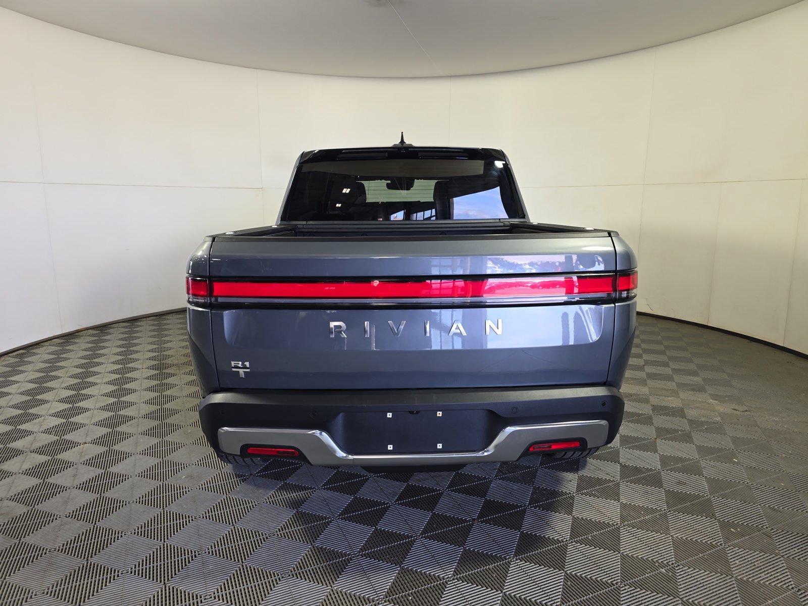 Used 2024 Rivian R1T Adventure Dual AWD/4WD image 4