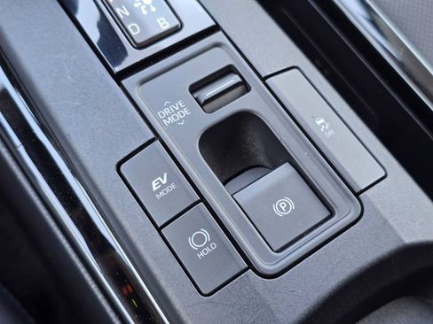 Certified 2026 Toyota Prius XLE FWD image 31