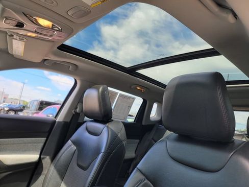 Certified 2022 Jeep Compass Latitude w/ Sun and Sound Group AWD/4WD image 4